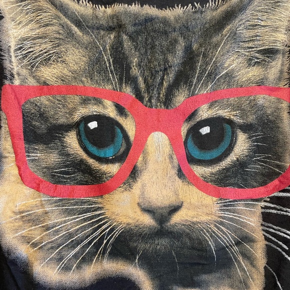 Cat graphic tshirt - Picture 2 of 4